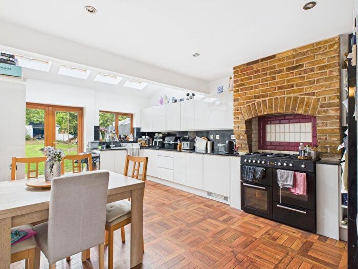 4 Bedroom Semi-Detached Bungalow For Sale In Vincent Close, Corringham, SS17