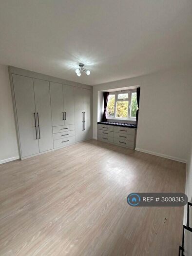 2 Bedroom Flat To Rent In Eaton Road, Sutton, SM2