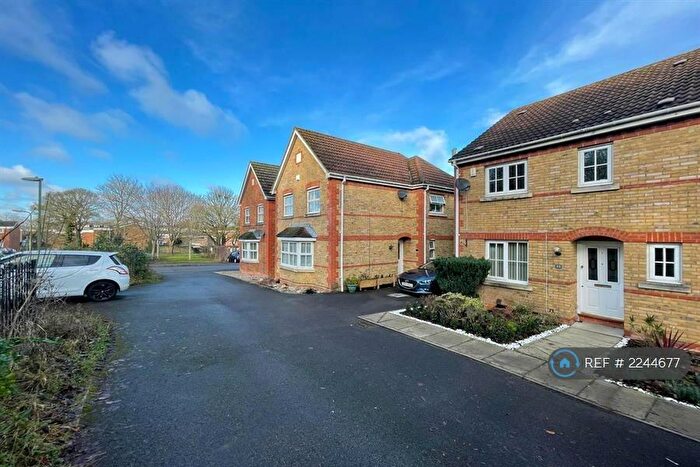3 Bedroom Semi-Detached House To Rent In Hathaway Gardens, Basingstoke, RG24