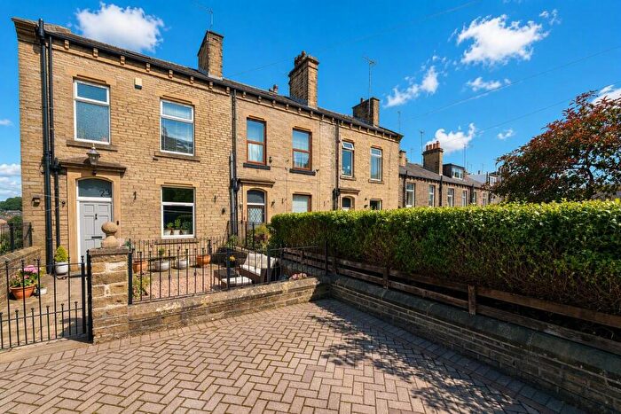 4 Bedroom End Of Terrace House For Sale In Hollins Lane, Sowerby Bridge, HX6