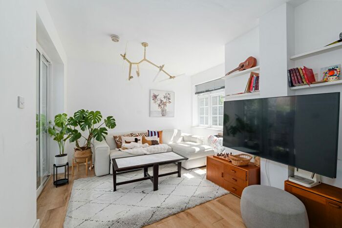 3 Bedroom End Terrace House For Sale In Manchester Road, London, E14