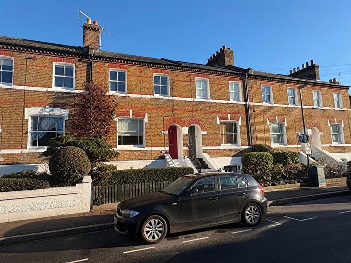 2 Bedroom Maisonette To Rent In Queens Road, Twickenham, TW1