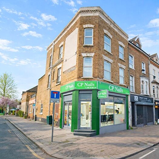 3 Bedroom Flat To Rent In High Street, London, SE20