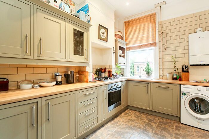 2 Bedroom Flat To Rent In Trinity Road, London, SW18