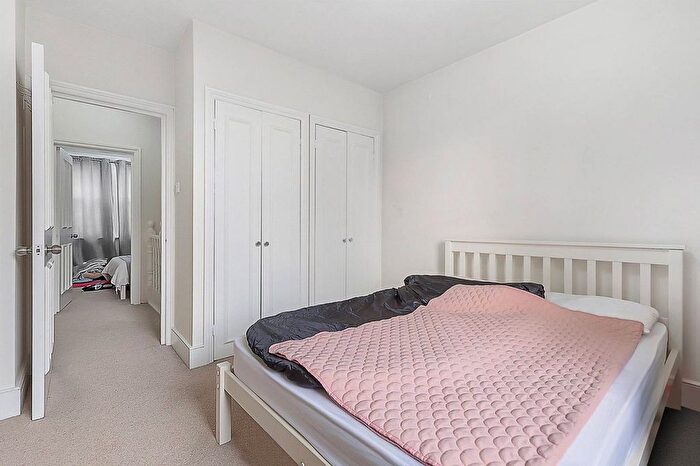 2 Bedroom Flat To Rent In Abbeville Road, Clapham, London, SW4
