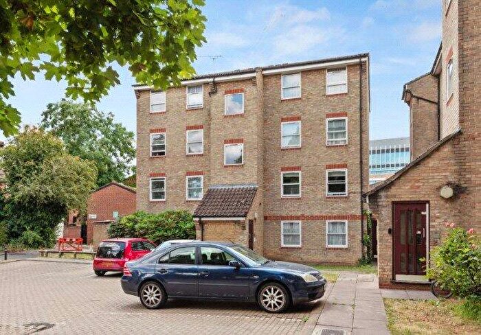 2 Bedroom Apartment To Rent In Crofters Way, Camden, NW1