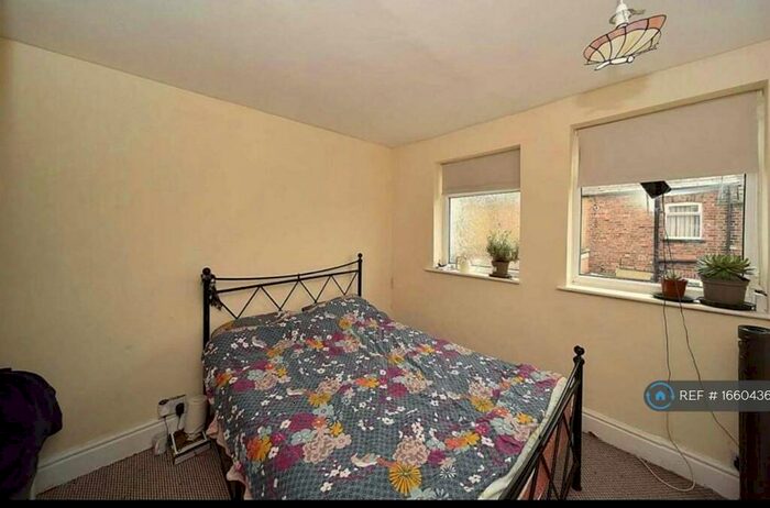 5 Bedroom Terraced House To Rent In Hurdsfield Road, Macclesfield, SK10