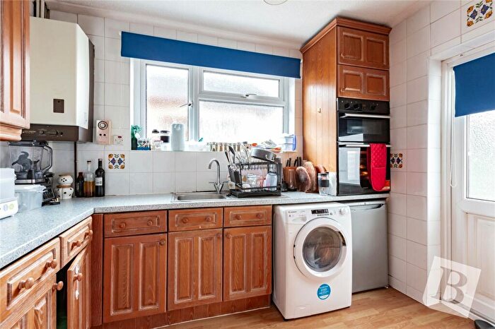 2 Bedroom Bungalow For Sale In Derby Avenue, Upminster, RM14