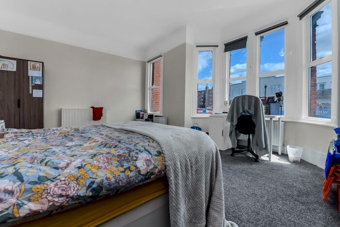 3 Bedroom Maisonette To Rent In Mitcham Road, Tooting, SW17