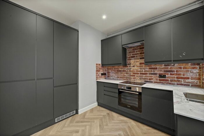 3 Bedroom Flat To Rent In Richmond Hill, Bournemouth, BH2