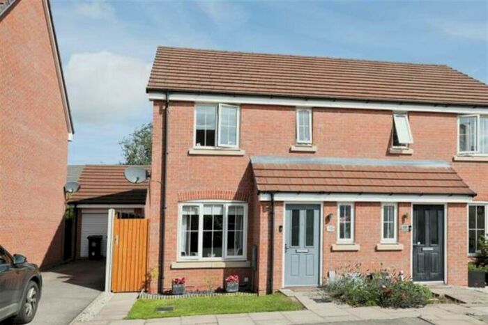 3 Bedroom Semi-Detached House For Sale In Tait Way, Wellesbourne, Warwick, CV35