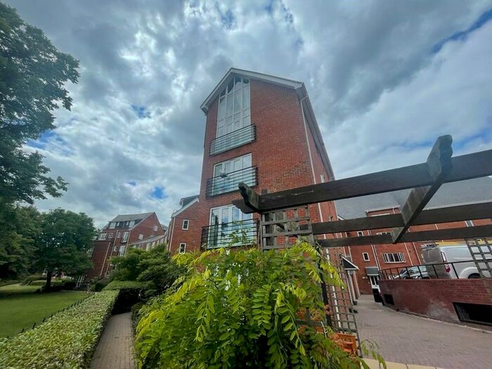 2 Bedroom Apartment To Rent In Heron Quay, Bedford, MK40