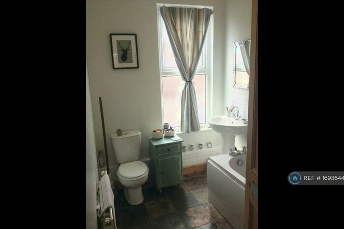 4 Bedroom Terraced House To Rent In Victoria Grove, Leeds, LS9