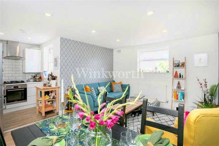 2 Bedroom Apartment To Rent In West Green Road, London, N15