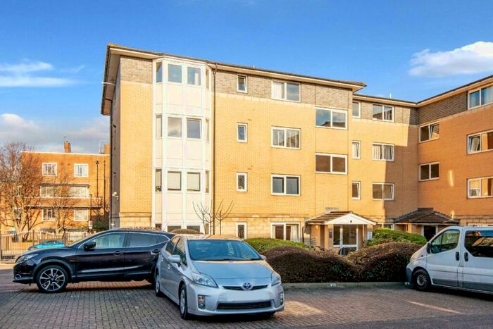 2 Bedroom Flat To Rent In Tollington Park, London, N4