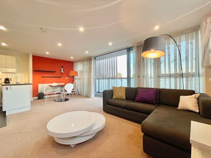 2 Bedroom Flat For Sale In Dragonfly Close, E13