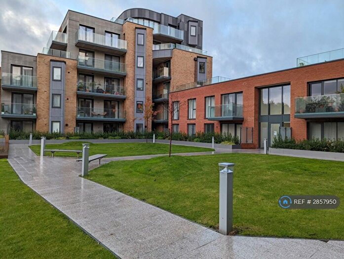 2 Bedroom Flat To Rent In Riverside View, Reading, RG1