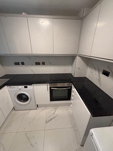 2 Bedroom Flat To Rent In Provost Estate, Old Street, N1