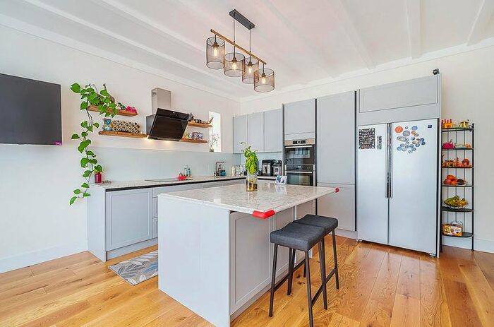 4 Bedroom Flat To Rent In St Gabriels Road, Mapesbury Conservation, Willesden Green, NW2