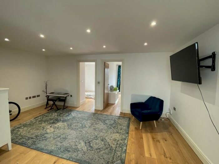 2 Bedroom Flat To Rent In Addington Road, South Croydon, CR2