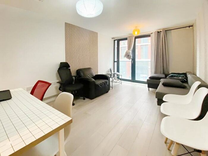 2 Bedroom Flat To Rent In Southside Apartments, St Johns Walk, Birmingham -, B5