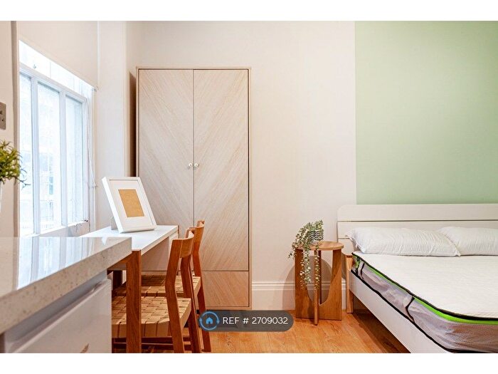 Studio To Rent In Kensington Gardens Square, London, W2