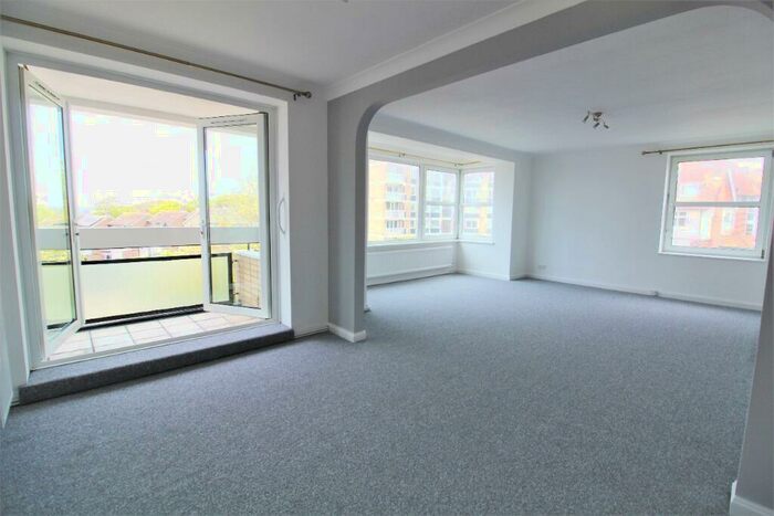 2 Bedroom Flat To Rent In York Avenue, Hove, BN3