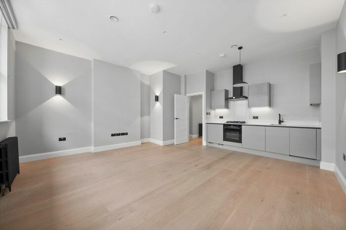 1 Bedroom Flat To Rent In Shaftesbury Avenue, London, W1D