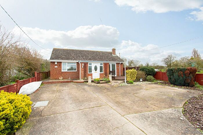 2 Bedroom Bungalow For Sale In Coombe Walk, Whitstable, CT5