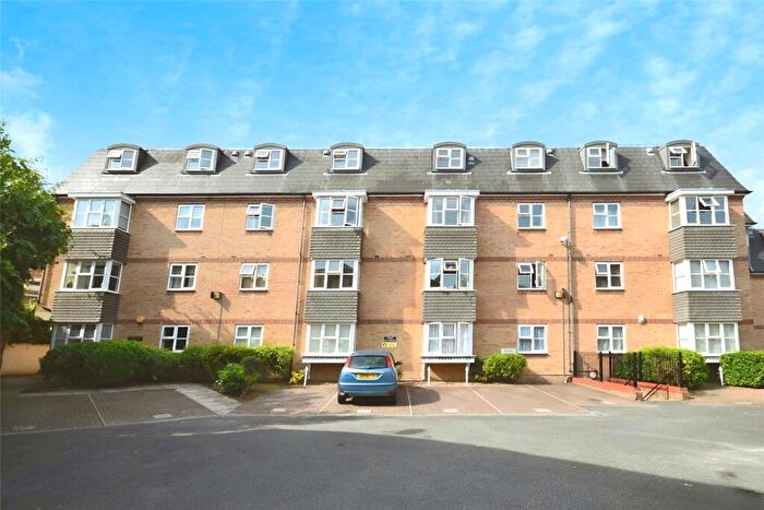 1 Bedroom Flat To Rent In Darwin Court Gravel Walk, Rochester, Kent, ME1