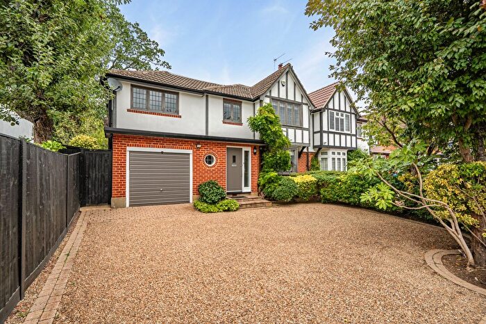 5 Bedroom Semi-Detached House For Sale In Tudor Road, Barnet, EN5