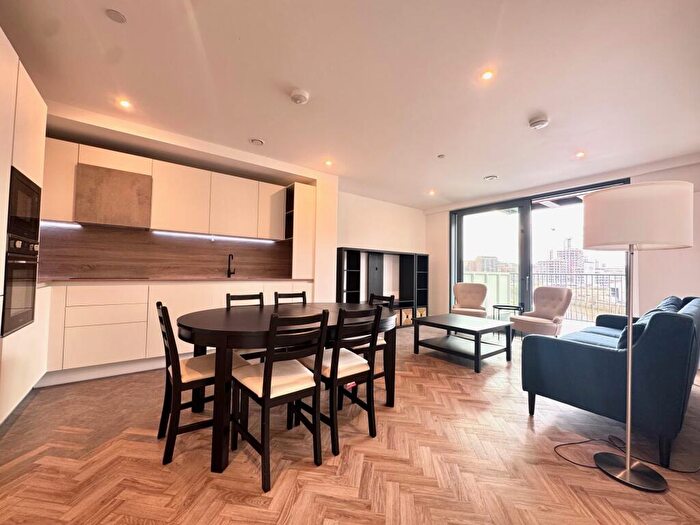 3 Bedroom Apartment To Rent In Skyline Aaprtments, Bow, E3