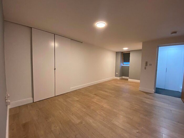 Studio To Rent In Church Hill Road, Barnet, North London, EN4