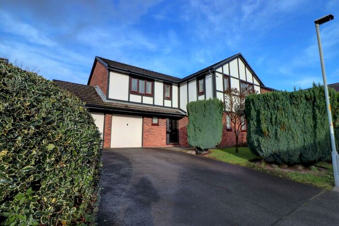 4 Bedroom Detached House For Sale In Moorgate Road, Stalybridge, SK15