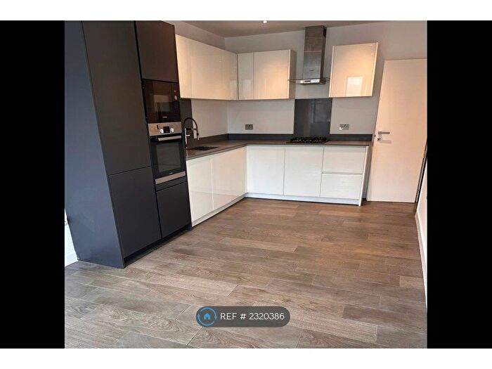 2 Bedroom Flat To Rent In Pelican House, Farnham Common, Slough, SL2