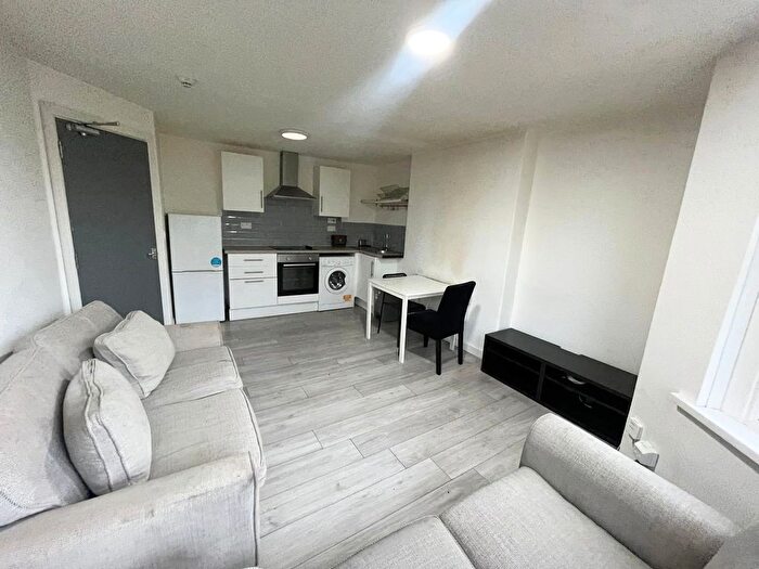 2 Bedroom Flat To Rent In Richmond Road, Cardiff, CF24