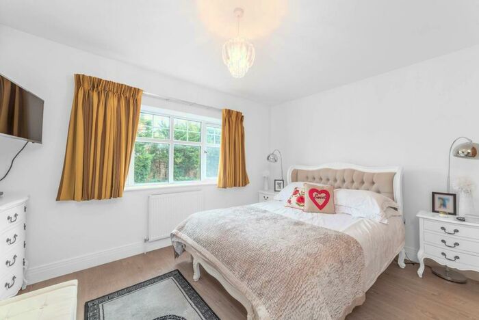 5 Bedroom Semi-Detached House To Rent In Cuckoo Hill, Pinner, HA5