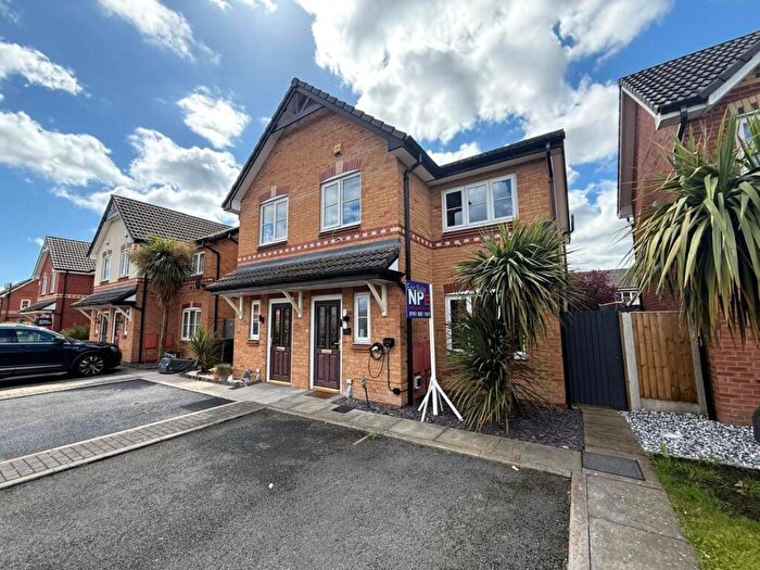 3 Bedroom Semi-Detached House For Sale In Abbeydale Road, Manchester, M40