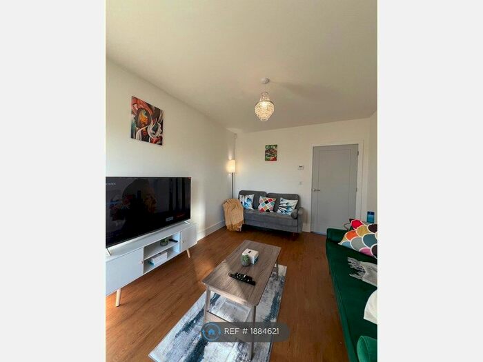 3 Bedroom Semi-Detached House To Rent In Wren Crescent, Sheffield, S2