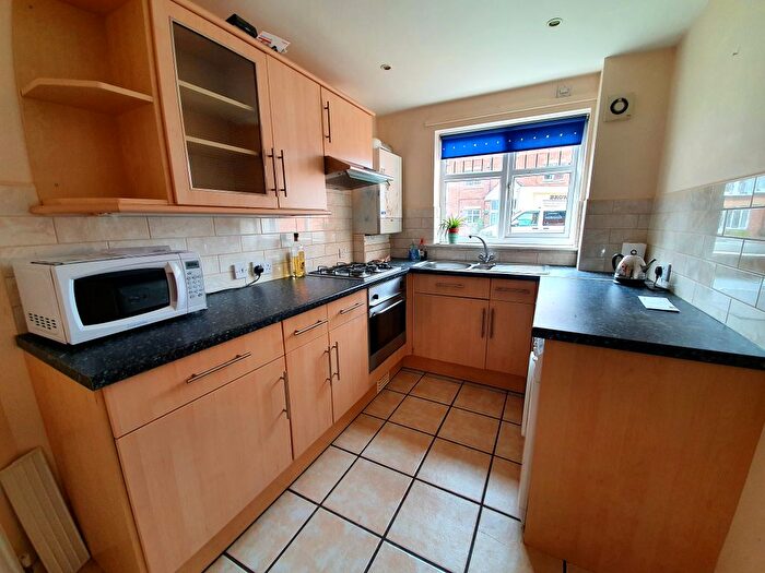2 Bedroom Flat To Rent In Bole Hill Close, Sheffield, S6