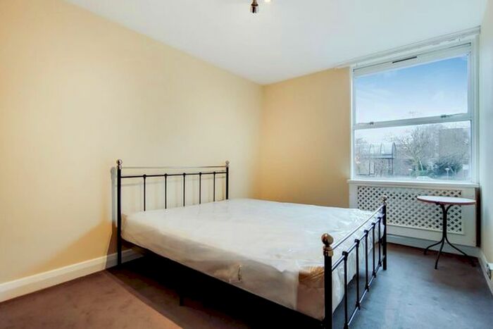 3 Bedroom Flat To Rent In Sullivan Close, Battersea, London, SW11