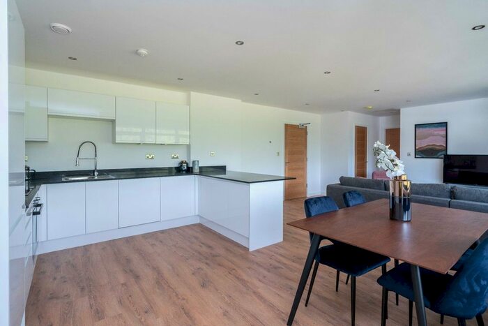 2 Bedroom Flat To Rent In Hopewood Park, Dorking RH5