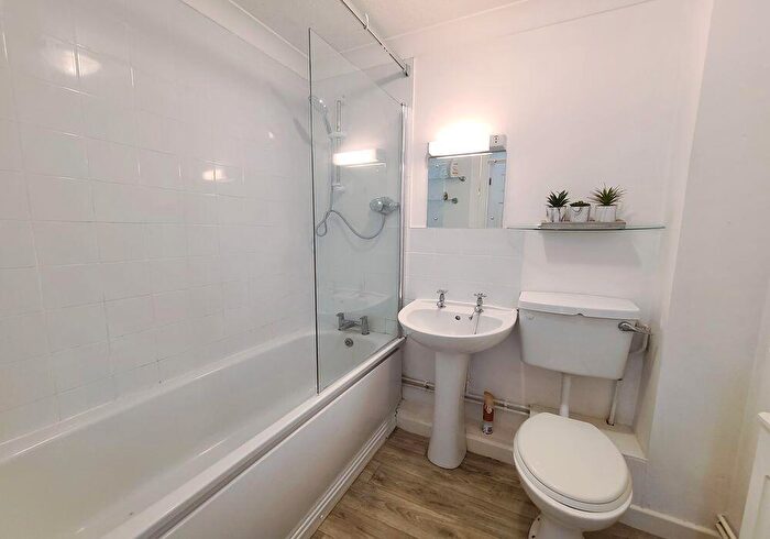 1 Bedroom Flat For Sale In Hawkers Close, Totton, Southampton, SO40