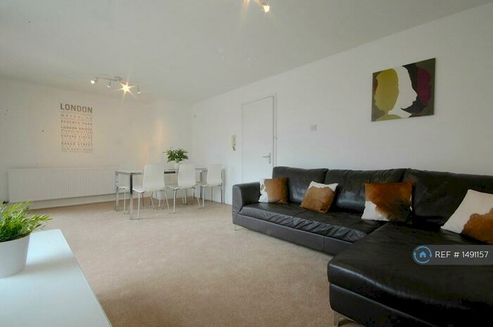 2 Bedroom Flat To Rent In Charlton Lane, London, SE7