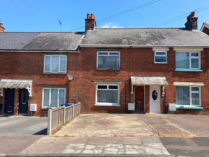3 Bedroom End Of Terrace House For Sale In Laburnum Avenue, Sandwich, CT13