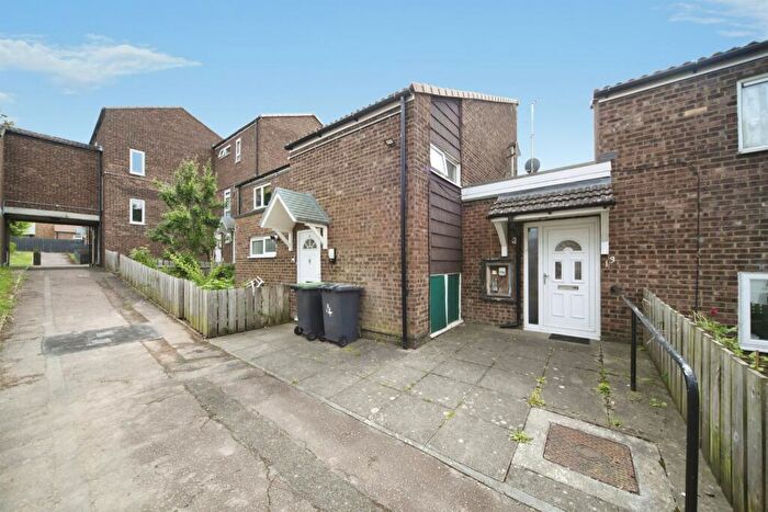 3 Bedroom Terraced Bungalow For Sale In Berkeley Path, Luton, LU2
