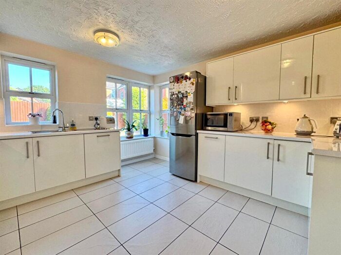 4 Bedroom Detached House For Sale In Sycamore Close, Sutton Coldfield, B76