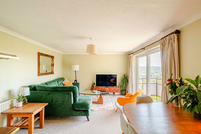 2 Bedroom Flat For Sale In Stratford Court, Westover Gardens, BS9