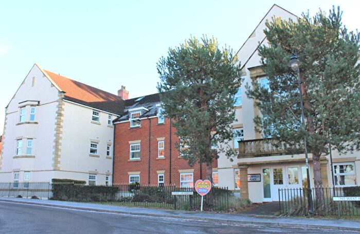 2 Bedroom Flat To Rent In Bromfield Place, Fleet, GU51