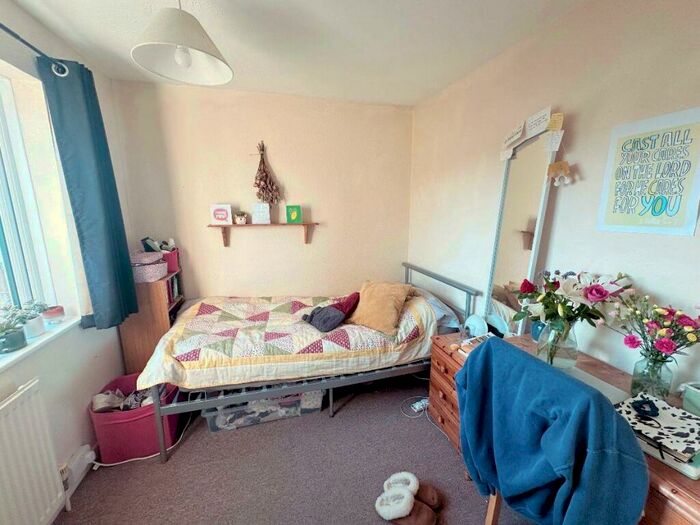 4 Bedroom House To Rent In Warren Crescent, OX3